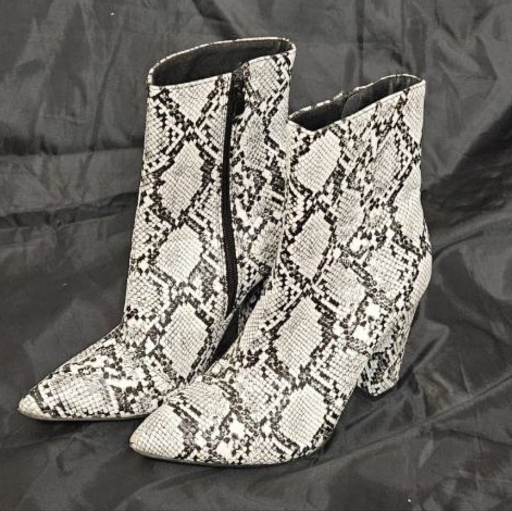 Chunky Animal Print Boots Y2K Womens 8.5 Faux Snake Skin Pointed Toe Block Heel